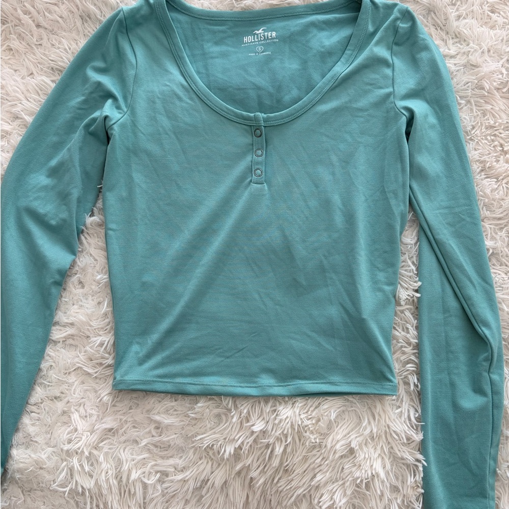 Hollister Women's Aqua Long Sleeve Tee